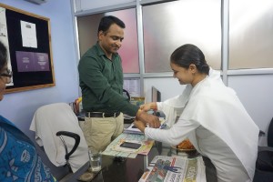 Patrika News, Unit Head Varun Shrivashtwa Ko Rakhi Bandhate Huye Bk samiksha Behn 